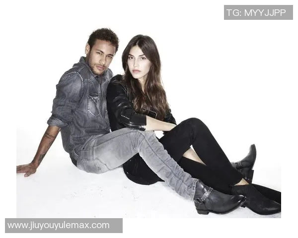 内马尔携家人共度甜蜜时光演唱会现场与女友亲密互动引热议