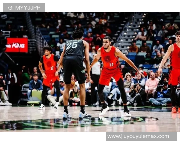 墨菲半场表现抢眼6投4中砍下13分4篮板三分球完美3中3助球队领先