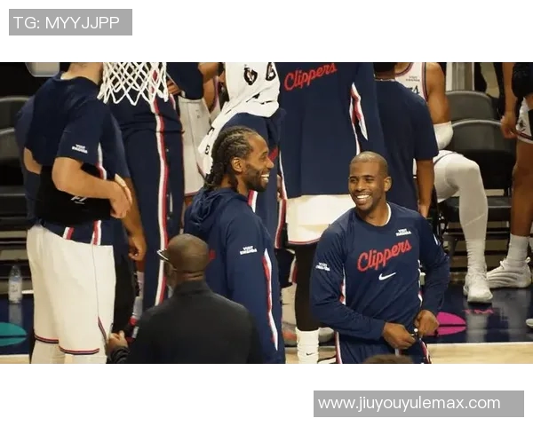 快船备战广州训练照曝光保罗小卡哈登科林斯齐聚场上展现默契