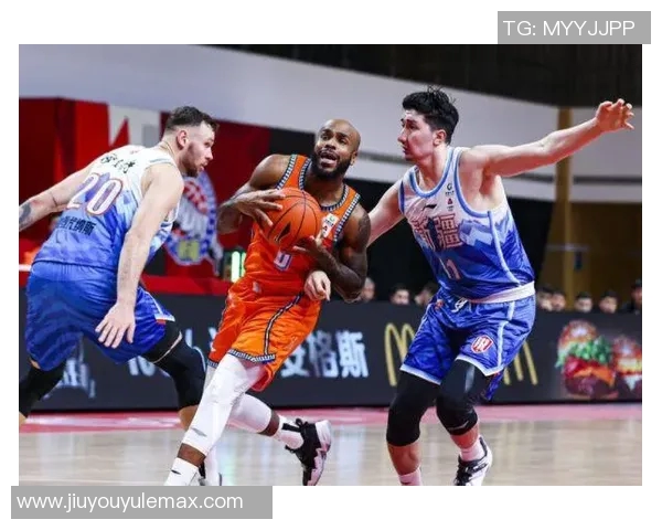 文班复出展现强大实力半场贡献11分6篮板助队稳居领先地位